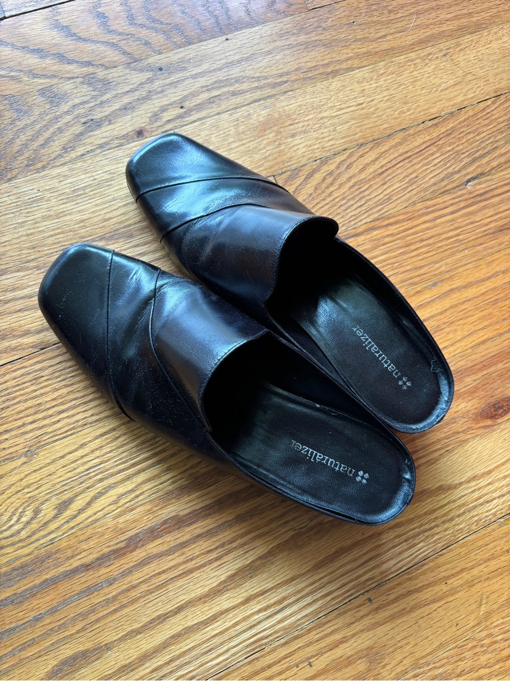 women’s naturalizer black slides